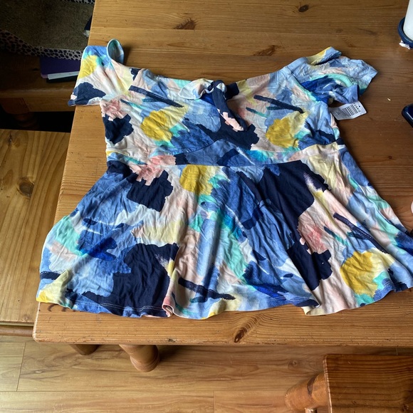 Abstract Torrid off the shoulder blouse - Picture 2 of 4